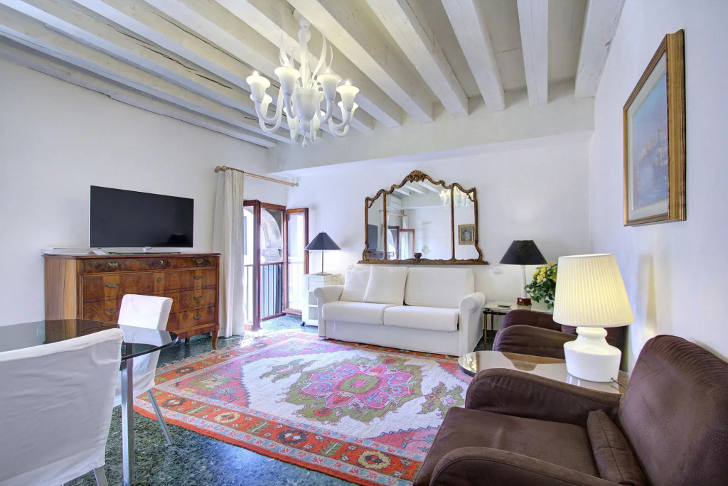 CANAL VIEWS SAN MARCO 240sqm 8pax 4Dbeds aircnd