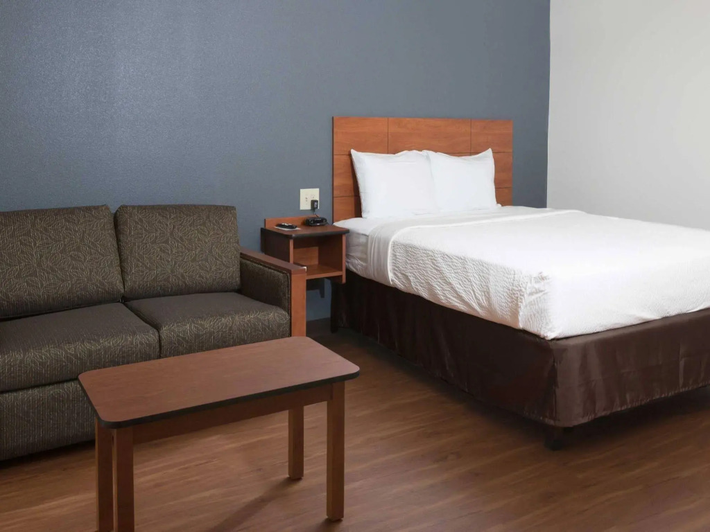 WoodSpring Suites Lafayette