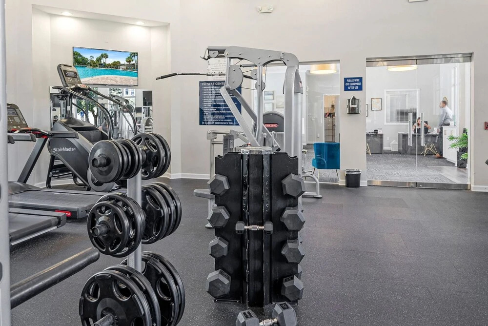 Modern 2BR 2BA Pool Gym Near Airport 8