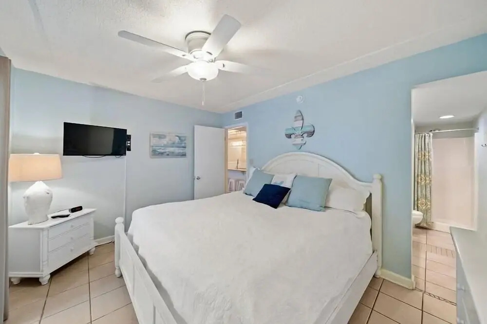 Sugar Beach 128 2 Bedroom Condo by Redawning