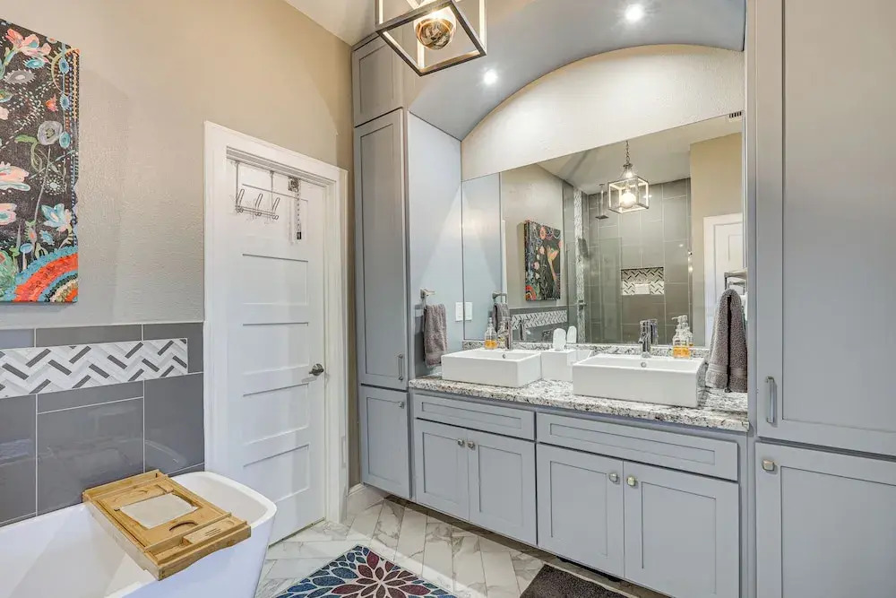 Artsy Bungalow w/ Yard in Dtwn San Antonio
