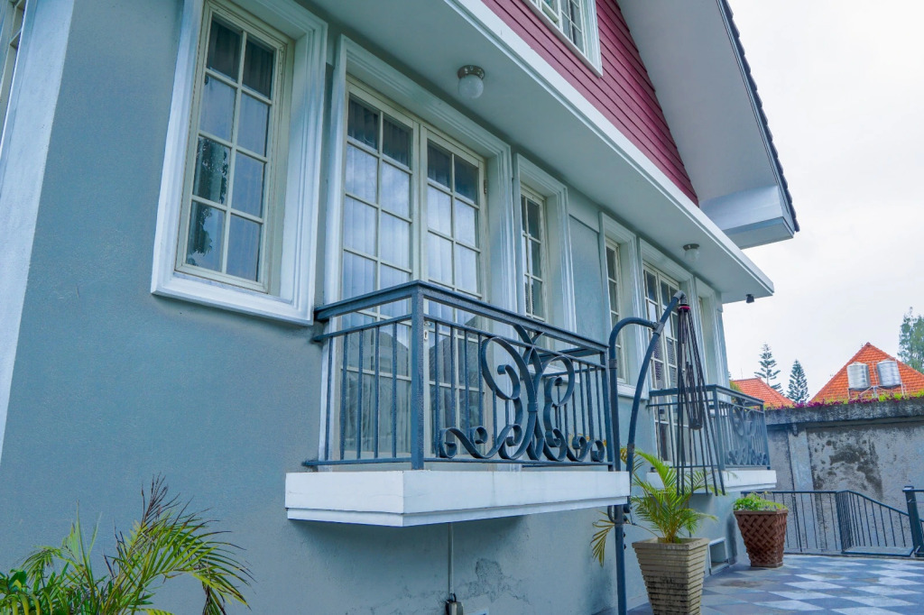 Front One Boutique B21 Malang