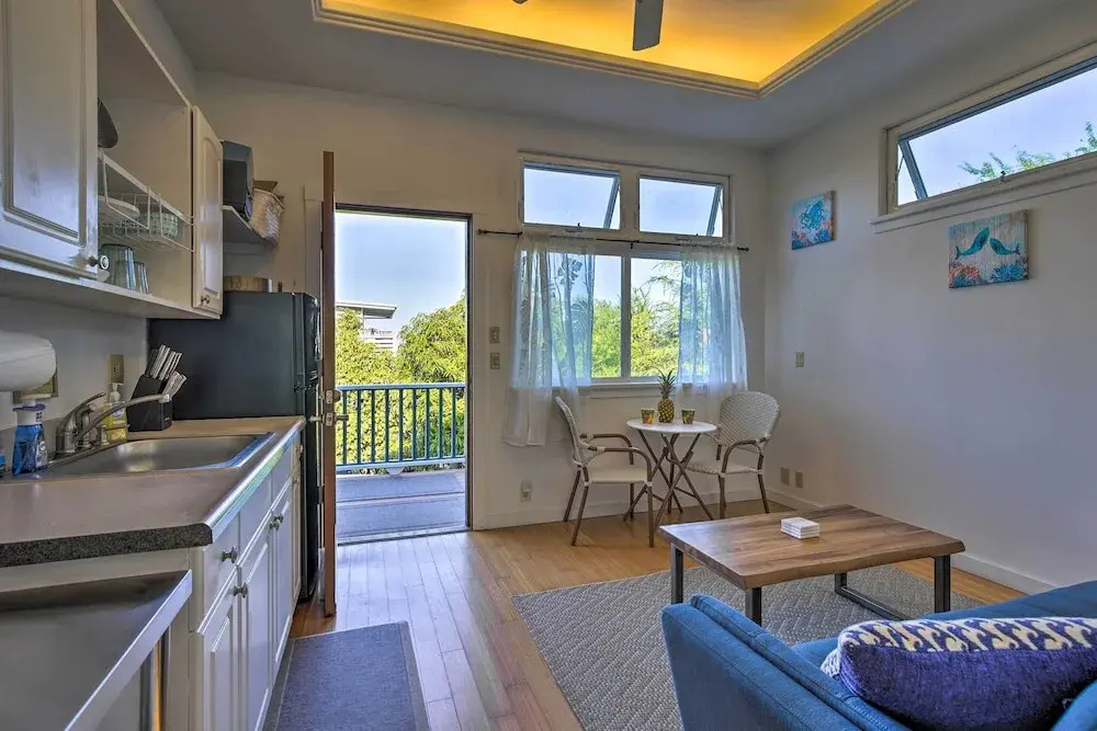 1 Mile to Magic Sands Beach: Kailua-kona Cottage