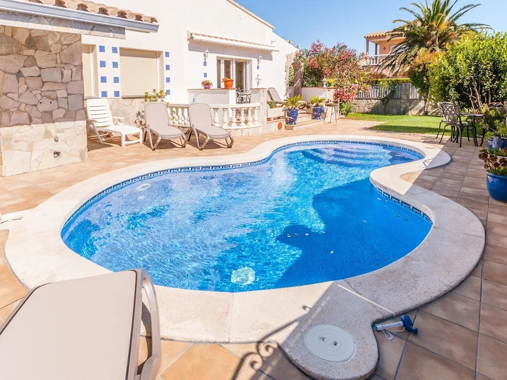 Ravishing Holiday Home near Beach in St. Pere Pescador
