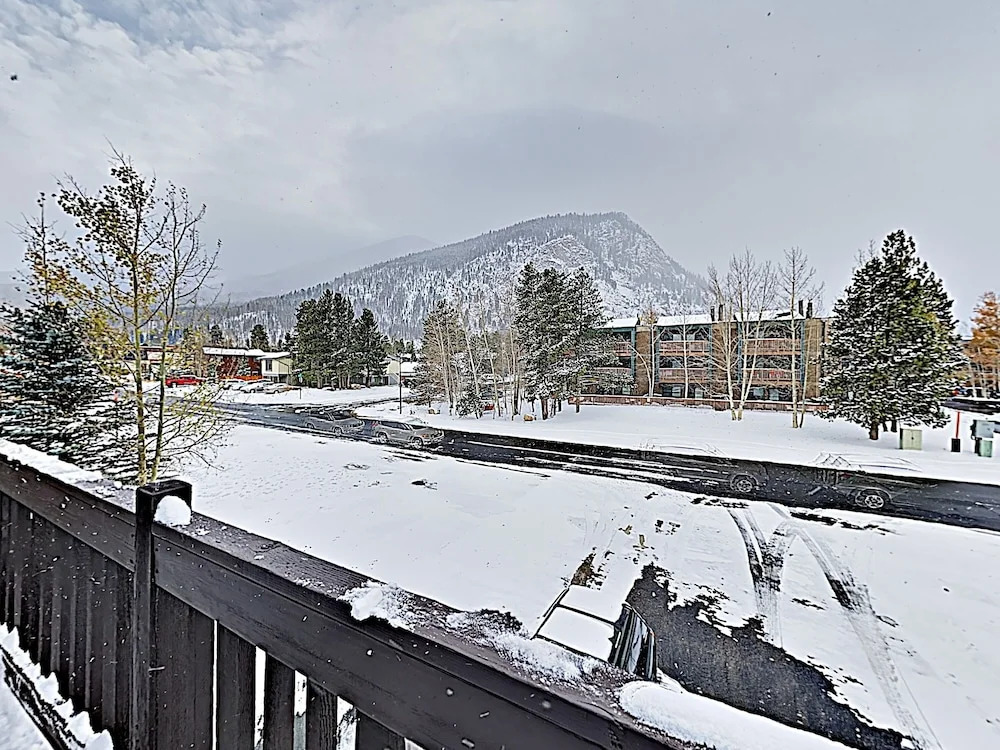 New Listing! Huge Townhome W/ Private Garage 4 Bedroom Townhouse