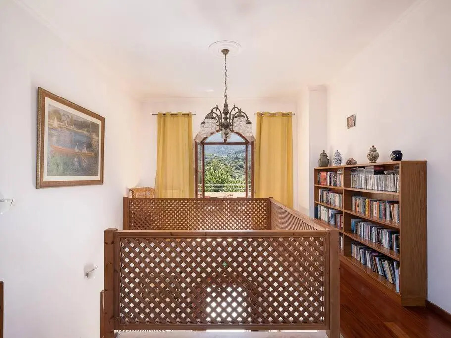 Aloni House - Spacious secluded villa with pool, up to 10 guests