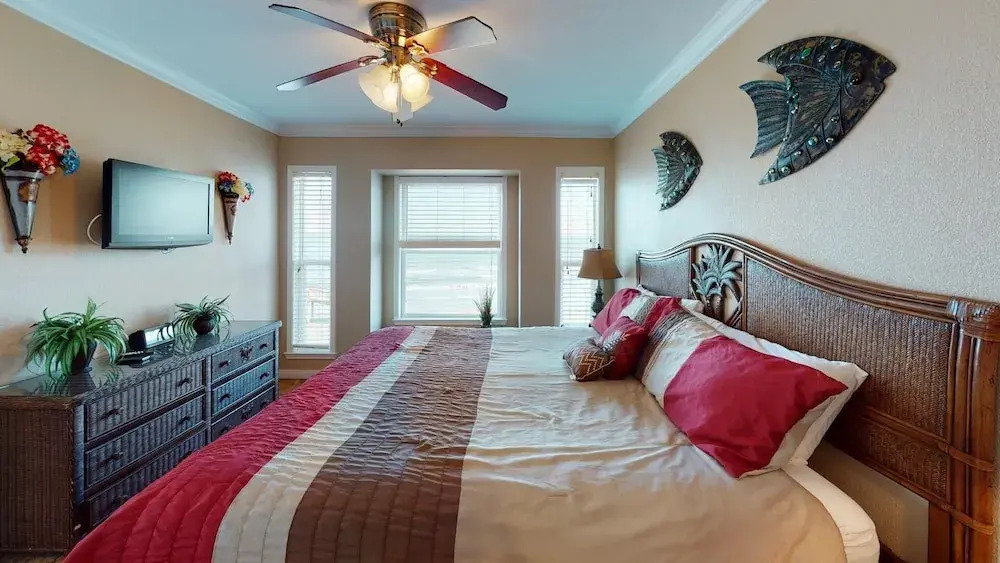 Seascape 1211 2 Bedroom Condo by RedAwning
