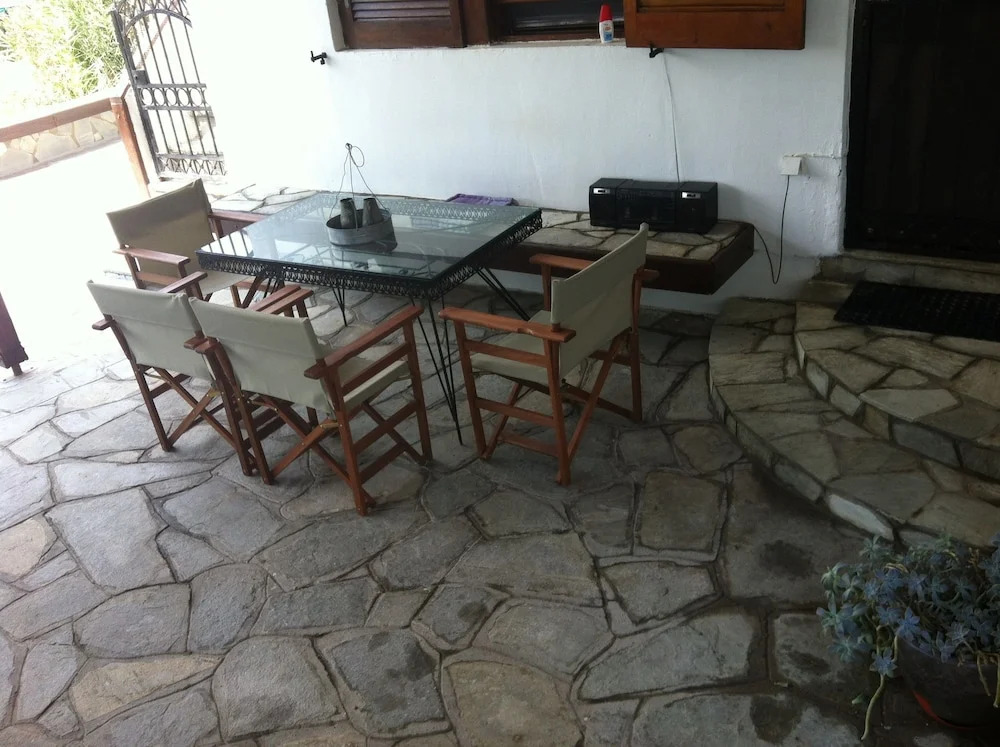Agrelia House