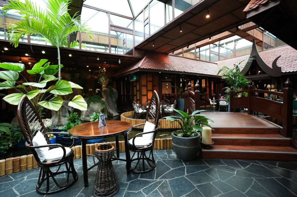 Mövenpick Grand Al Bustan