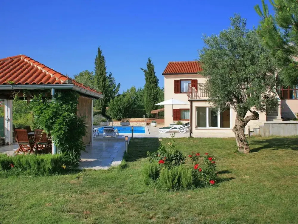 Villa Rosy Comfortable Holiday Residence