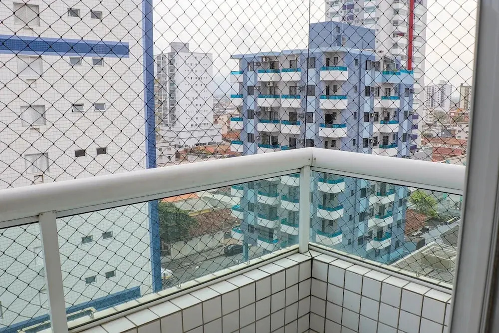 Apto com Wi-fi ar Cond e Garagem 100m da Praia