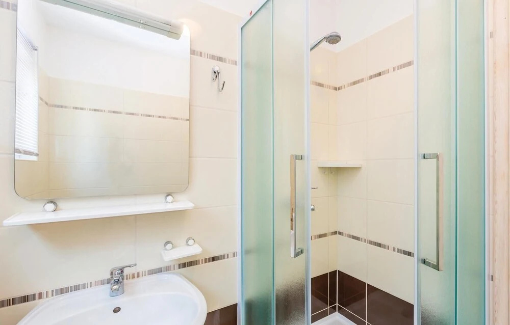 Awesome Home in Pinezici With Wifi and 2 Bedrooms