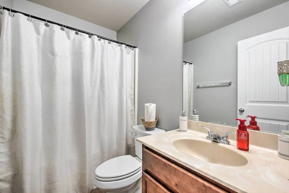 Suburban Atlanta Vacation Home ~ 3 Mi to Airport