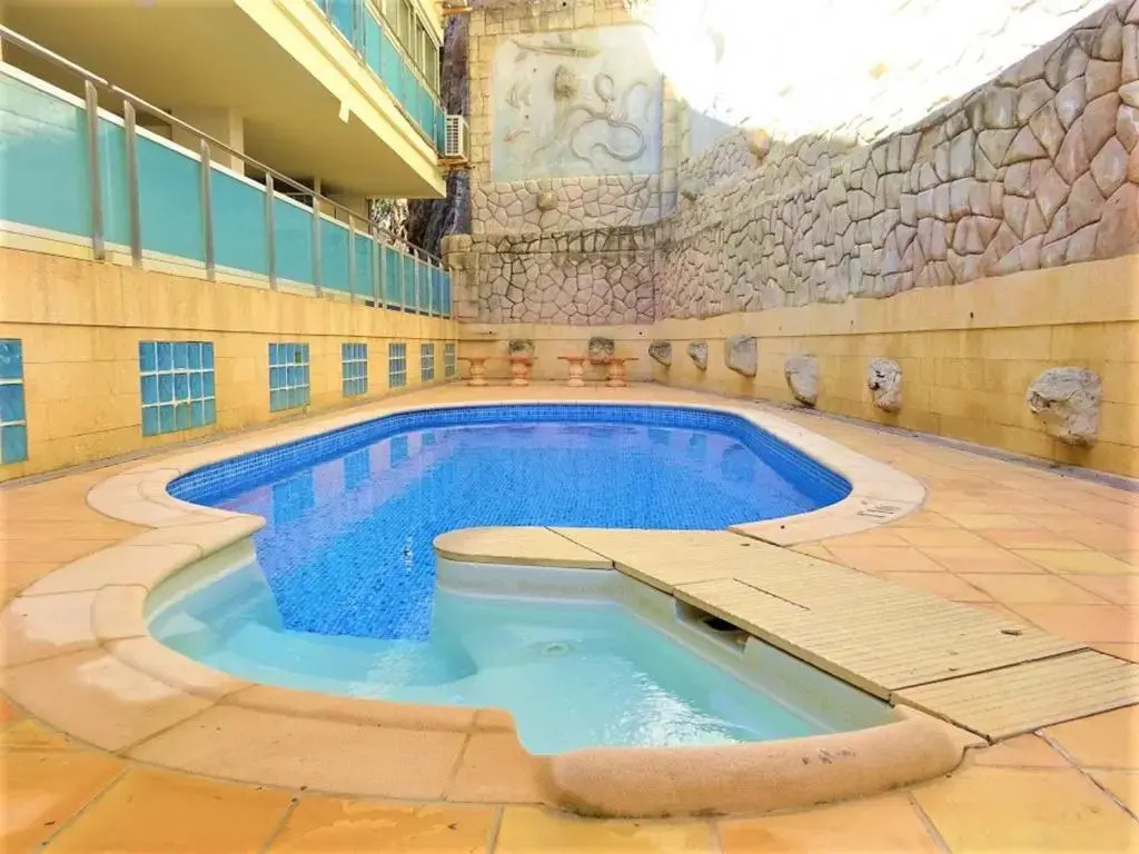1st Line Daniya APT - Solarium Terrace & Pool