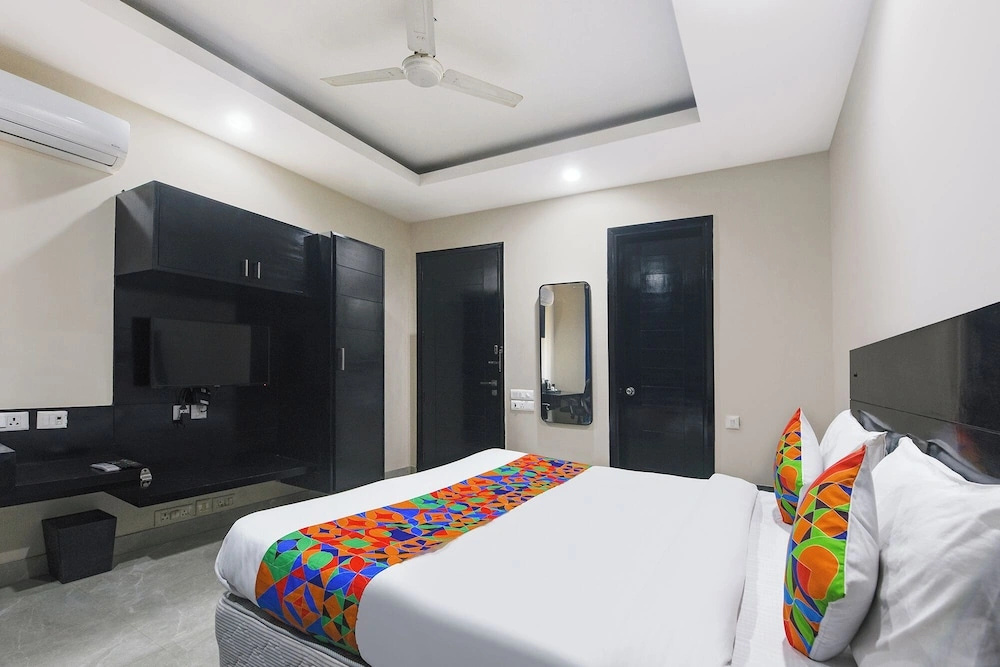 FabHotel Giriraj Hospitality - 100 Meters From Narayana Hospital | Gurugram