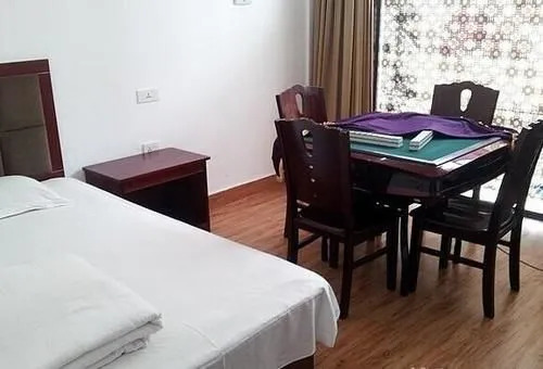 Wuhan Tianlun Holiday Hotel (Panlongcheng Jiahai Industrial Park)(武汉天伦假日宾馆（盘龙城佳海工业园店）)