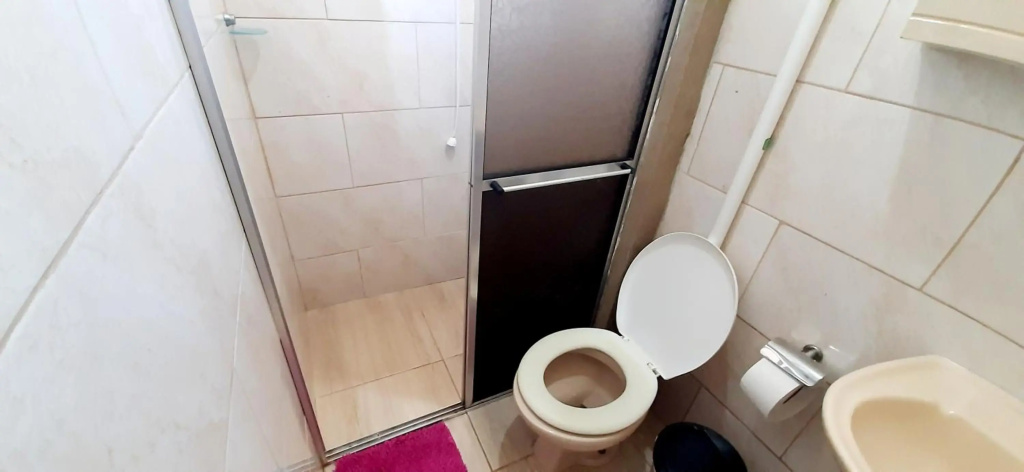 KITNET S2 em TORRES-RS - Na mais bela praia Gaúcha - Cozinha - Banheiro - Ar condicionado - TV - Wi-Fi - Estacionamento - Acomoda até 5 pessoas - Anfitriã Superhost no BnB