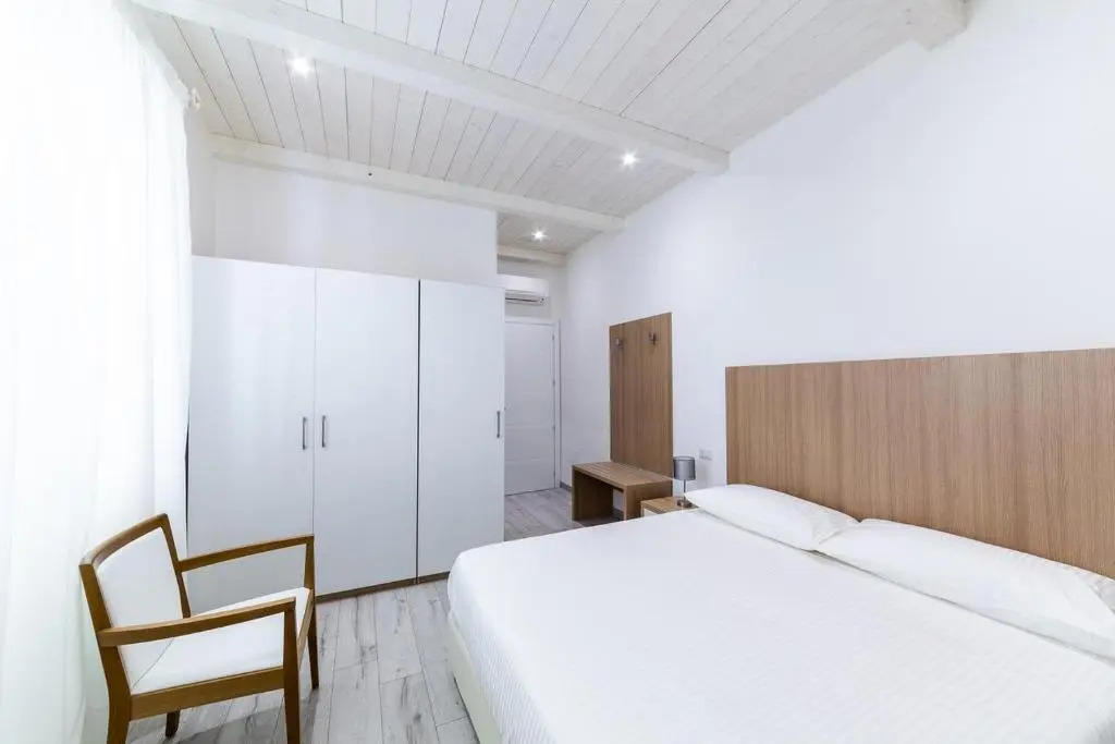 La Promenade Rooms & Suites