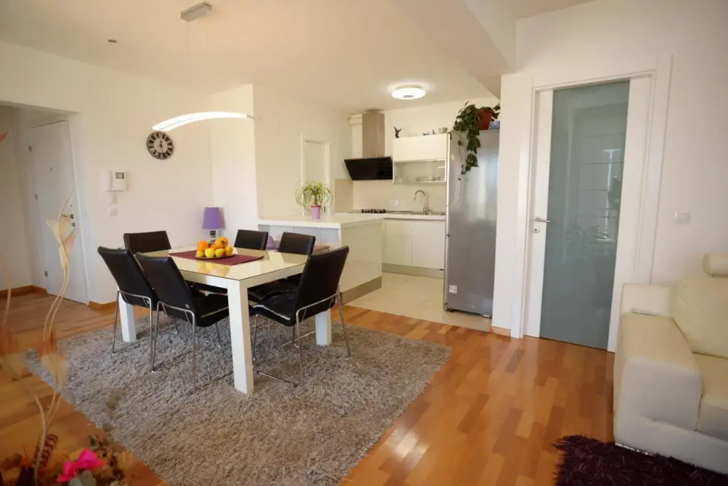 Base Bridge Apartment