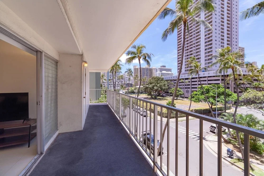 Huge 2br/2ba Mins Away From Waikiki Beach by Domio