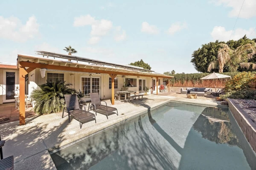 Zen Palm Desert Bungalow