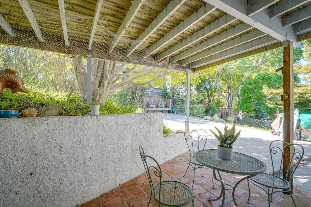 Santa Barbara Cozy Studio with Private Patio