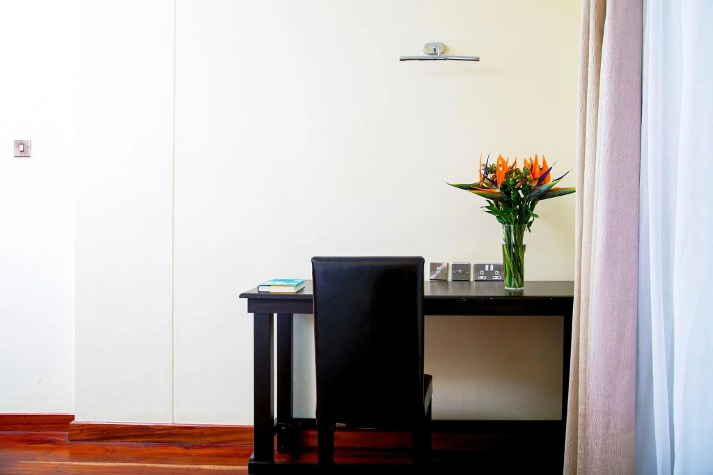 Batians Apartment Hotel
