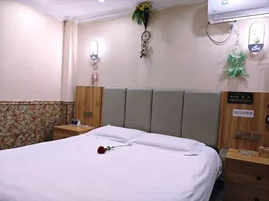 Bona Hotel (Fuyang City Government No. 15 Middle School)