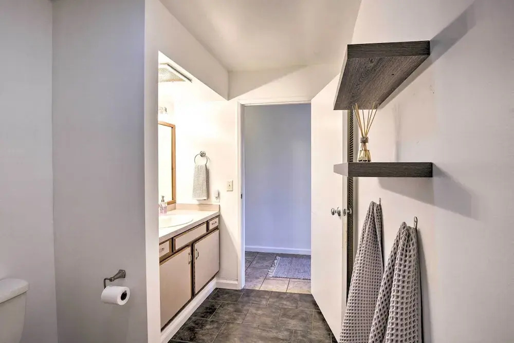 Big Island Condo w/ Pool Access: Walk to Beach!