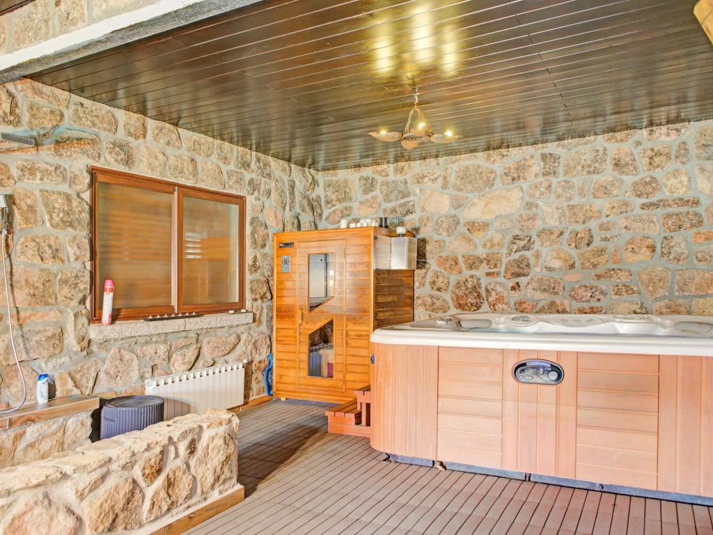 Flat in Galapagar with Spa and Mountain Views
