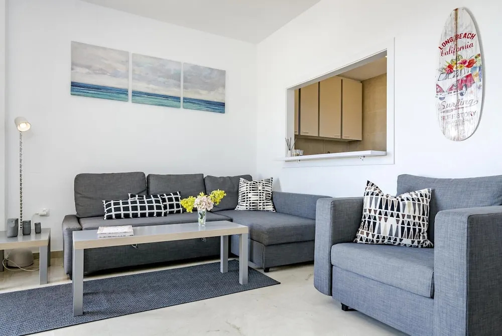 LL- 1 bedroom apt close to Laguna Village Estepona