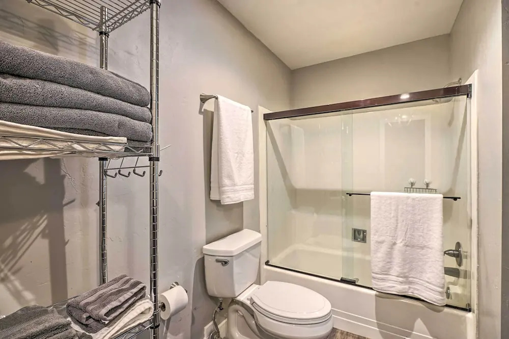 Ski-in/out Snowmass Condo w/ Community Hot Tub!