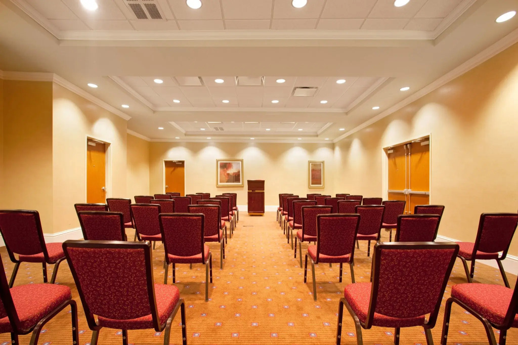 Holiday Inn Aurora North - Naperville by IHG