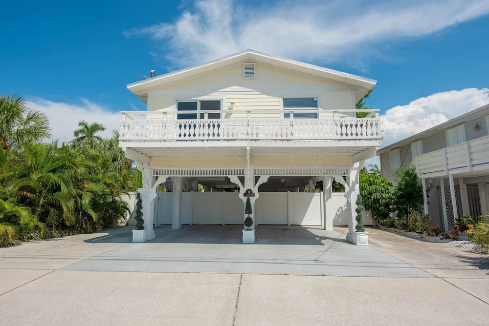 Pineapple Key Apartment 4