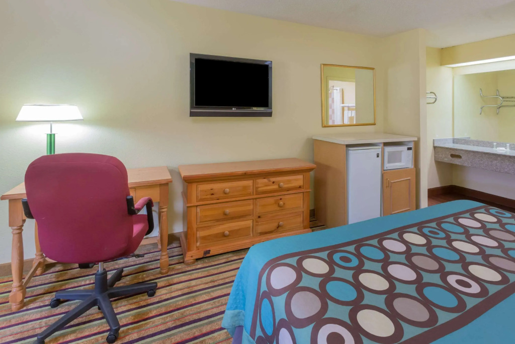 Super 8 by Wyndham Norcross/I-85 Atlanta