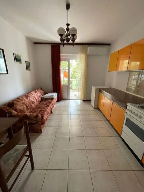 Green Apartment for 3