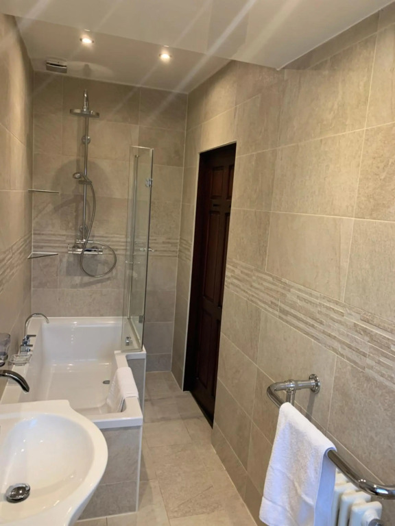 Rodsley - 2 bed Gateshead flat in central location free parking close to Saltwell Park free WIFI and Netflix