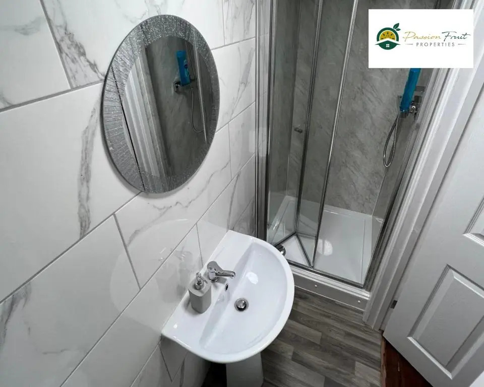4 Bedroom 3 Bath House By Passionfruitproperties Opposite Coventry City Centre With Free Wi-fi & Garden