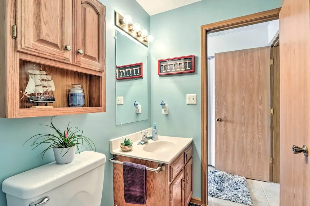 Pool + Boat Slip Available: Osage Beach Condo!