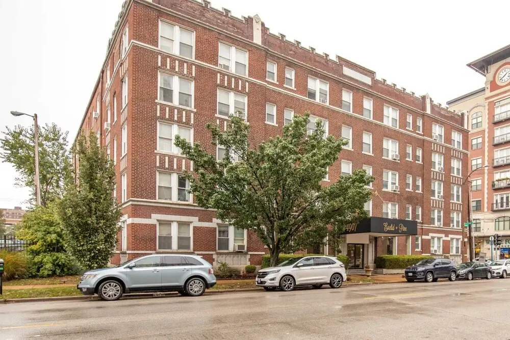 Cozy CWE Apts near BJC by Zencity