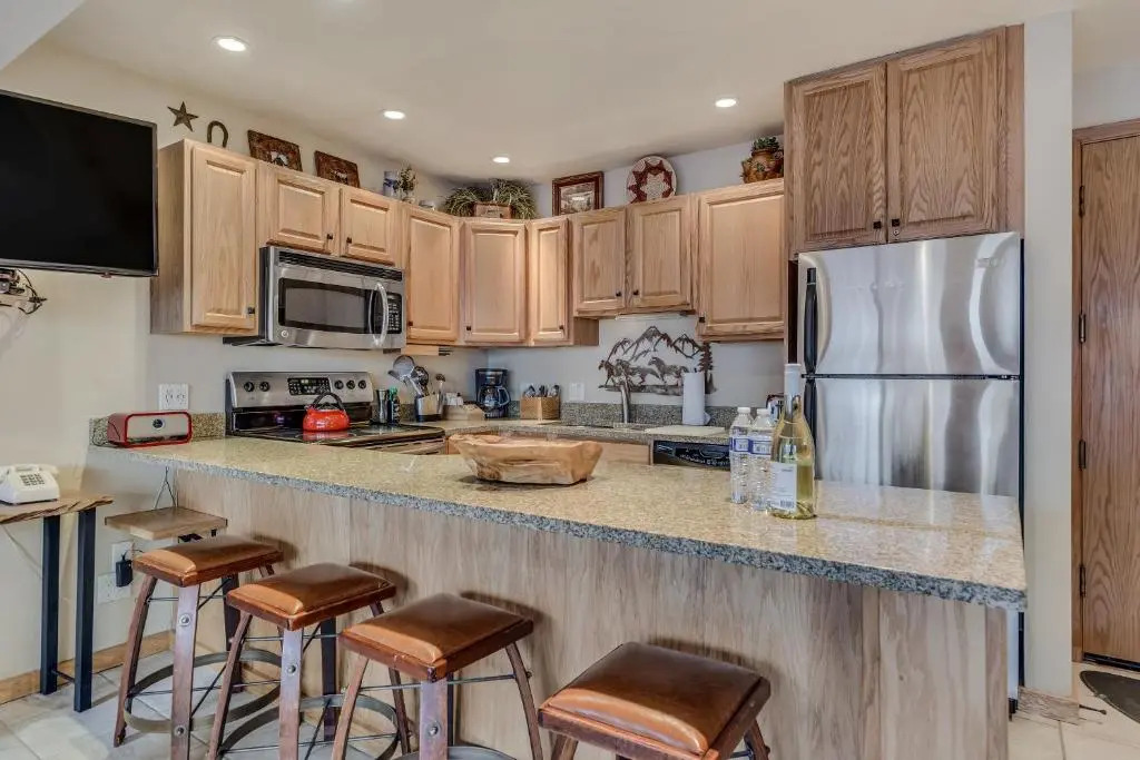 Laurelwood Condominiums Studio Premier Unit 305