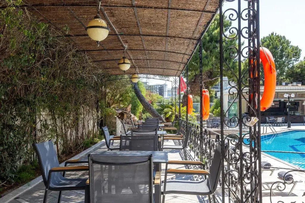 Oasis Hotel Apartments