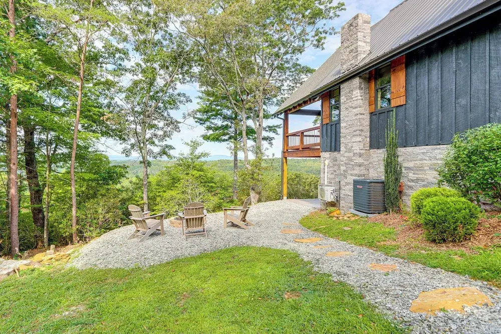 Deck, Panoramic Views: Serene Mineral Bluff Cabin
