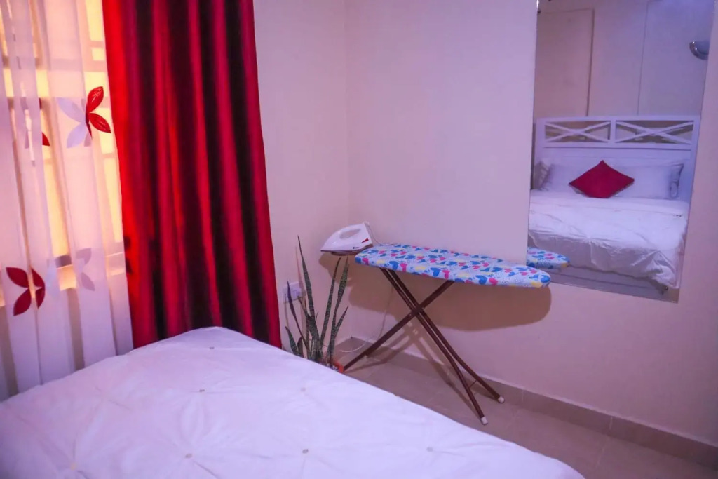 Tom Mboya Estate - Fast WI-FI, Netflix and Parking 1Br Apartment in Kisumu Town