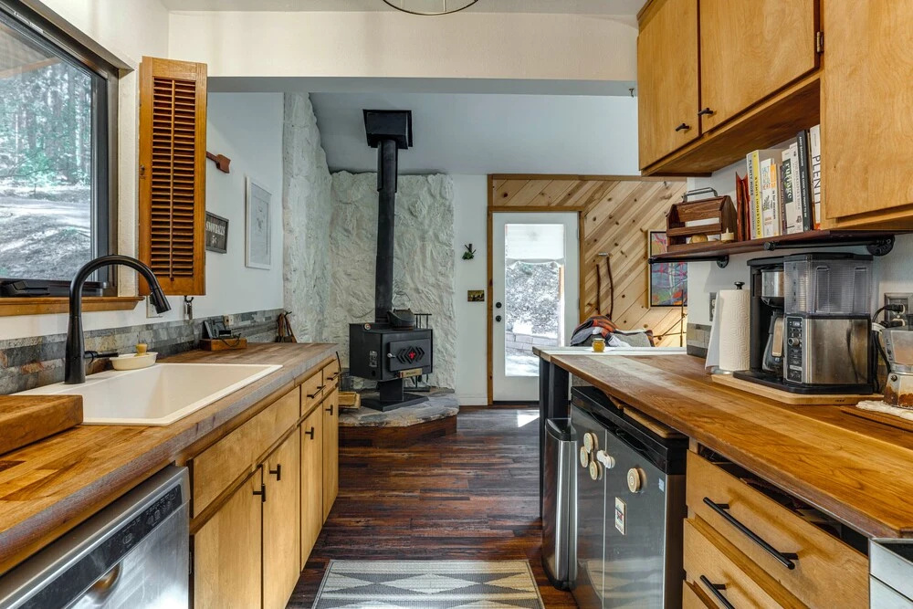 Dog-friendly Cabin 3 Mi to Big Trees State Park