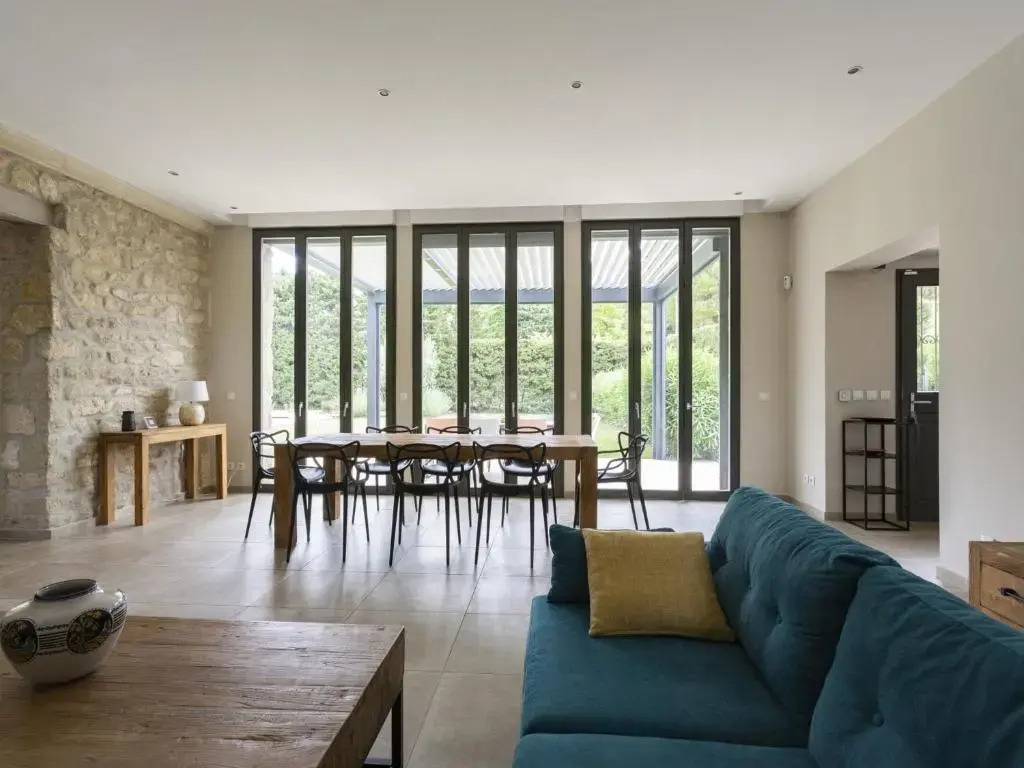 **Charmant Mas Rénové avec Piscine et Jardin au Cœur de la Provence!** - FR-1-599-17
