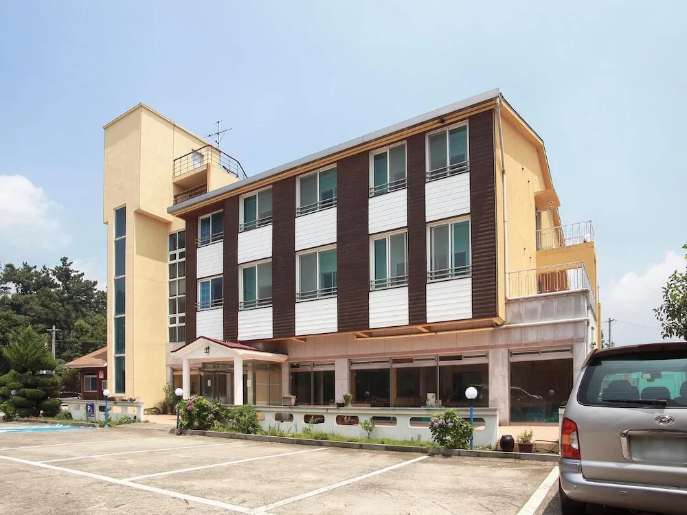 Jungmun Wow Pension