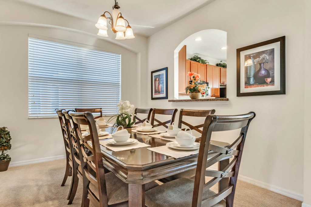 6 Bedrooms 4 Bathrooms Veranda Palms 4457 Np