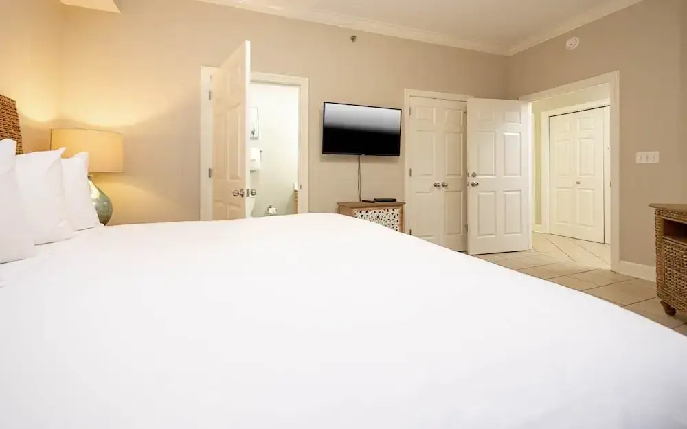 Phoenix On The Bay 2 2109 3 Bedroom Condo