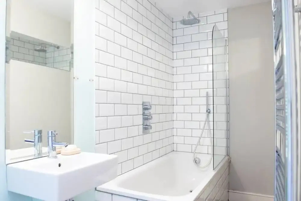 Stylish 2 Bedroom Flat Overlooking The River